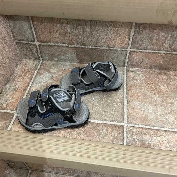 Size 5 toddler sandals - Picture 2 of 3